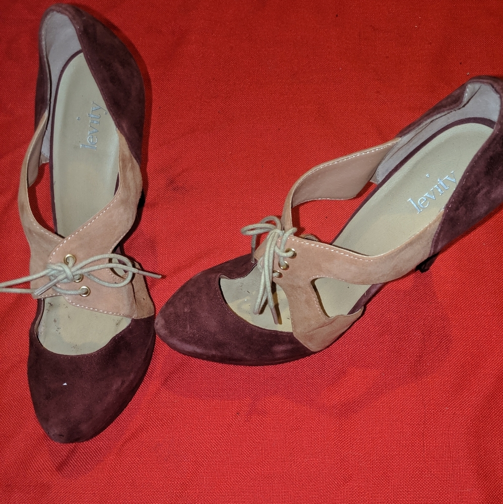 Levity Thelma Pumps